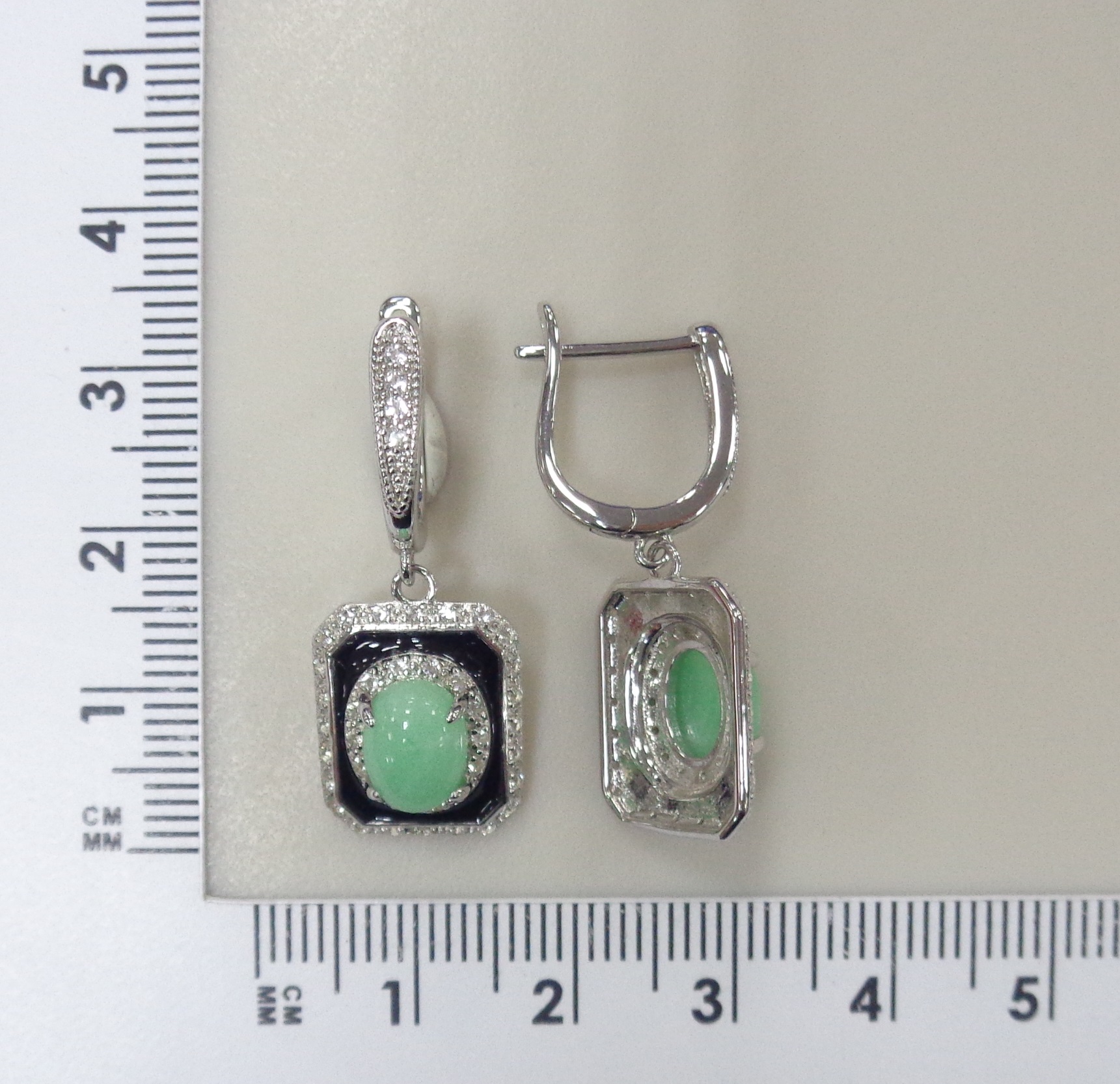 Серебряные серьги с зелеными халцедонами